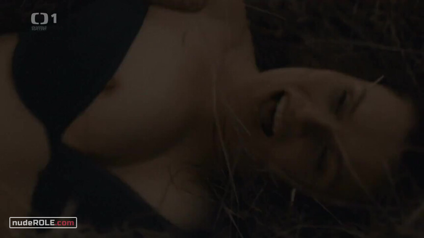 2. Anna Schulzova nude – Rapl s01e03 (2016)