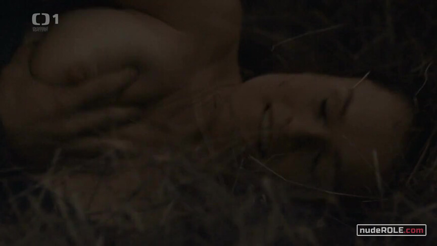 3. Anna Schulzova nude – Rapl s01e03 (2016)