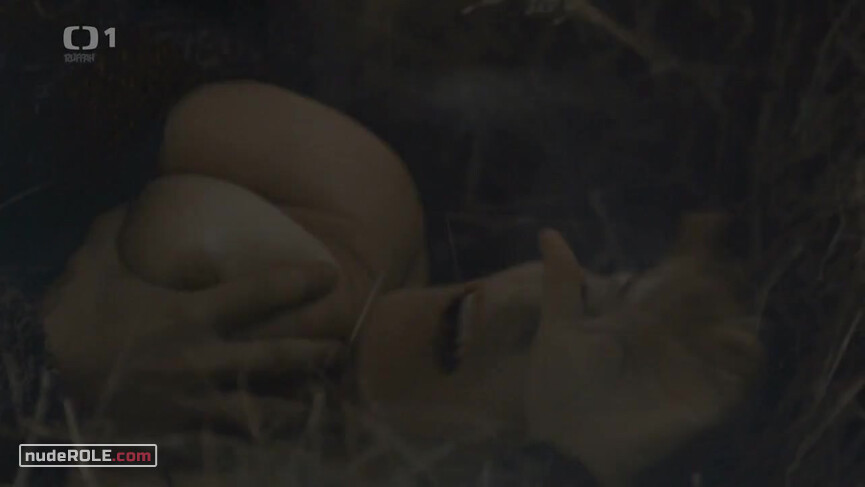 4. Anna Schulzova nude – Rapl s01e03 (2016)