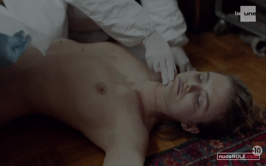 4. Nina Gomez nude, Céline Jacob nude – Unit 42 s01E01 (2017)