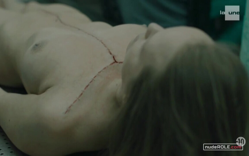 9. Nina Gomez nude, Céline Jacob nude – Unit 42 s01E01 (2017)