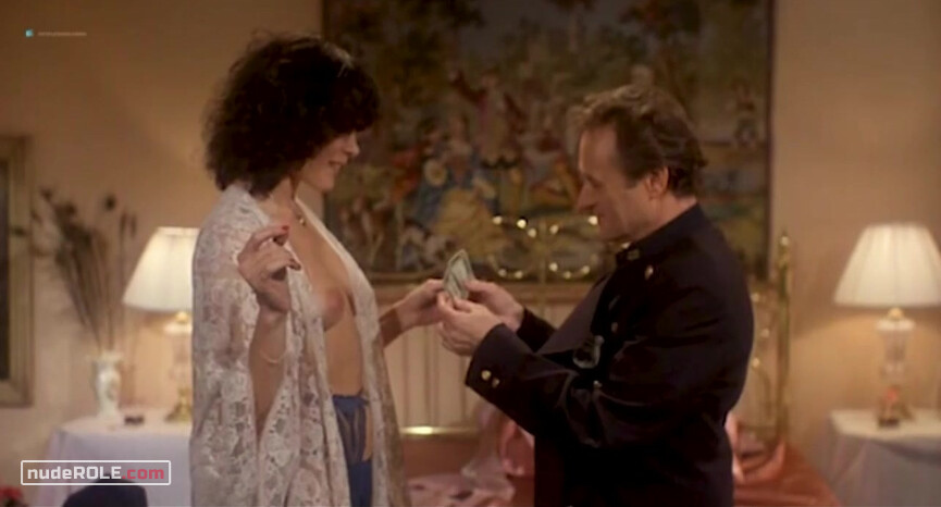 1. Xaviera Hollander nude, Susie nude – The Happy Hooker Goes Hollywood (1980)