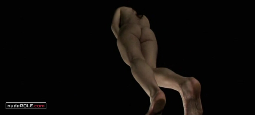 8. Agathe nude, Ursuline nude – Nos amis les Terriens (2007)