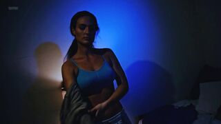Amber nude – Hack House (2017)