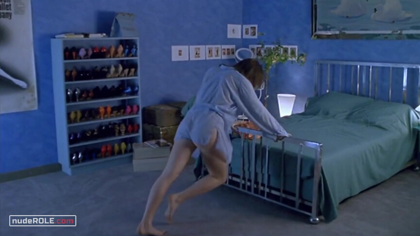 17. Daphné nude – Dancing Machine (1990)