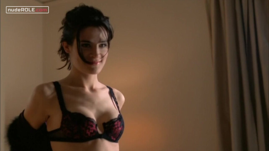 4. Angela nude – Angela (2002)