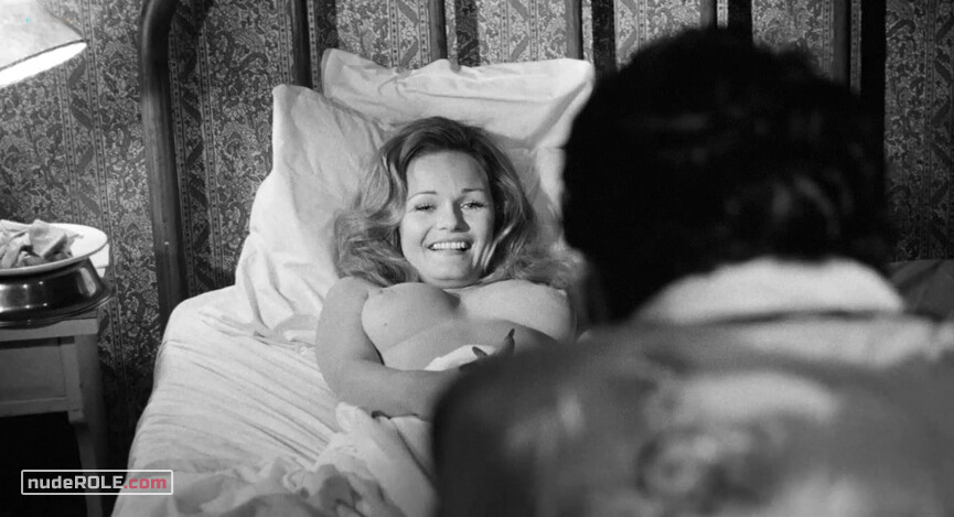 3. Honey Bruce nude, Girl nude, Opening Stripper nude – Lenny (1974)