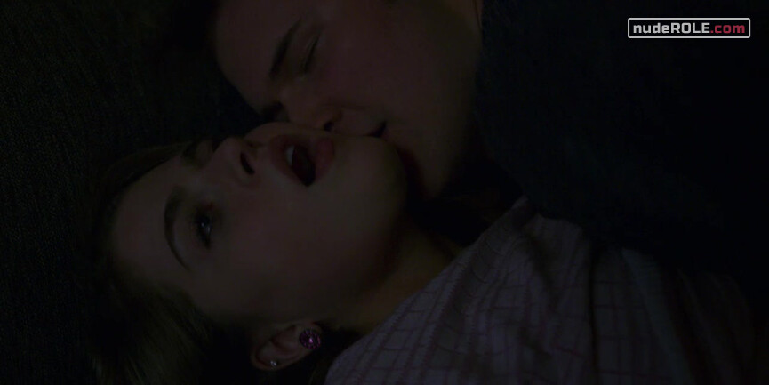 6. Chloe sexy – 13 Reasons Why s02E07 (2018)