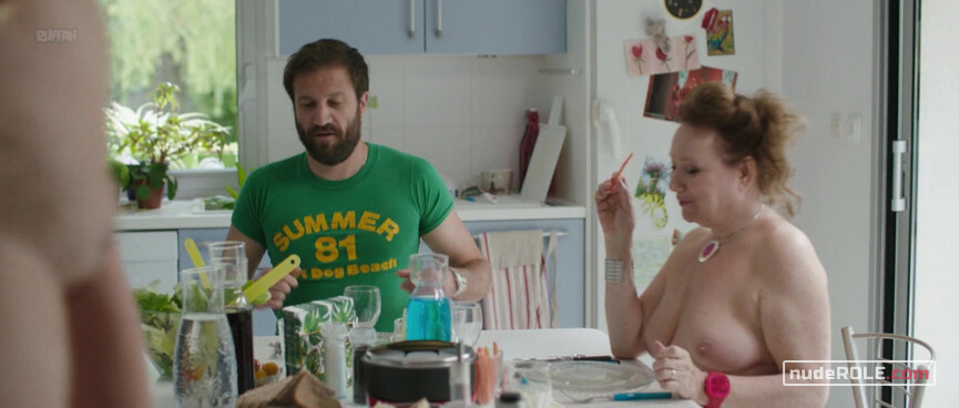 1. Lucie nude, Jess nude, Nathalie nude – Nude s01e06 (2018)