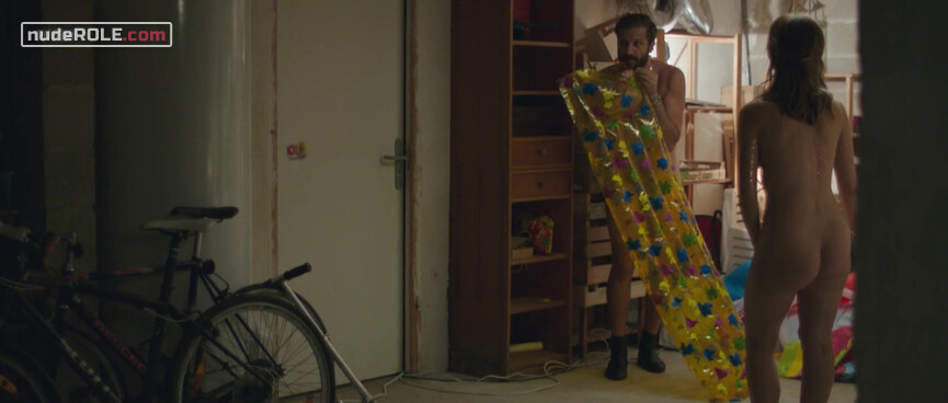 12. Lucie nude, Jess nude, Nathalie nude – Nude s01e06 (2018)