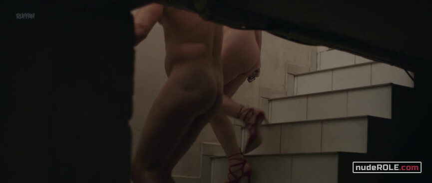 8. Lucie nude, Jess nude, Nathalie nude – Nude s01e06 (2018)