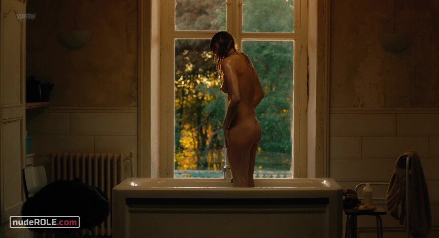 7. Coline nude – Gaspard at the Wedding (2018)