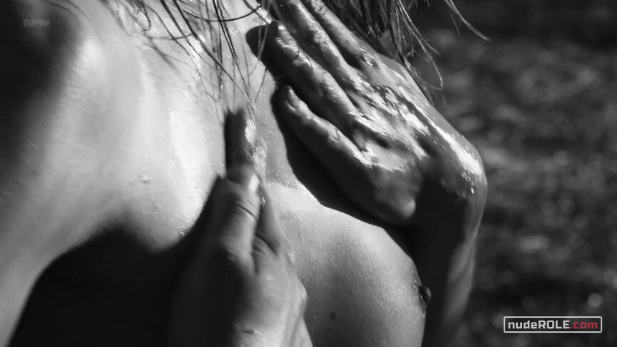 2. Liina nude – November (2017)