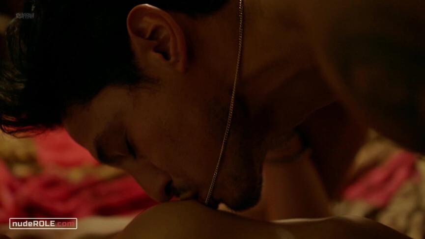 19. Sam nude, Emma nude, Lyn nude – Vida s01e03 (2018)