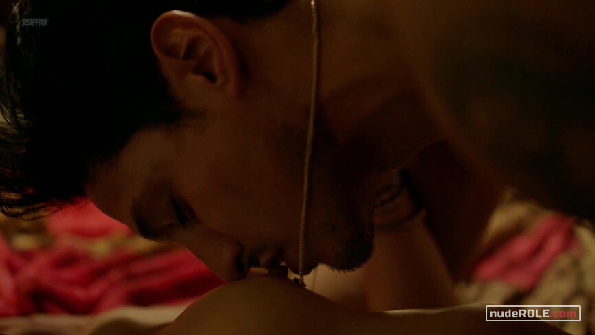 20. Sam nude, Emma nude, Lyn nude – Vida s01e03 (2018)