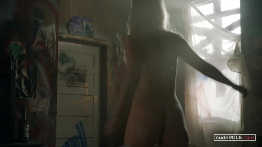2. Tammy nude – Bitten s01e01 (2014)