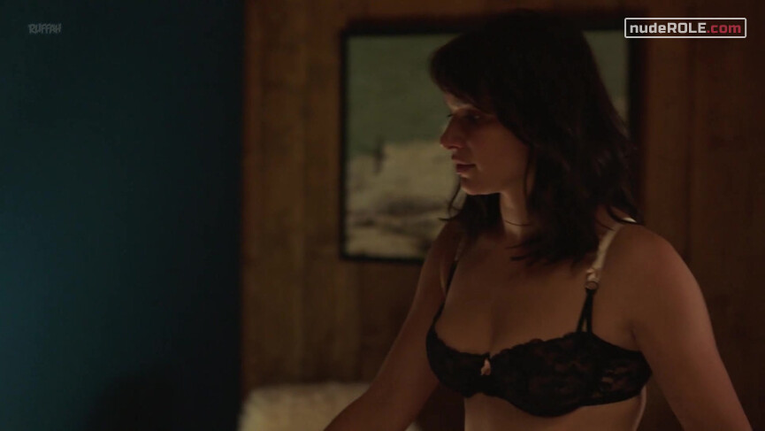 2. Alice Bordaz nude, Maud Dautremer nude – The Chalet s01e02 (2018)