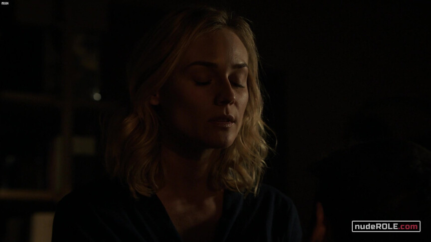 10. Sonya Cross sexy – The Bridge s02e04 (2014)