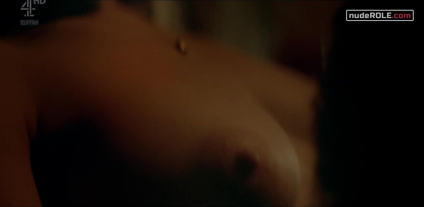 1. Leila nude – Kiss Me First s01e04 (2018)