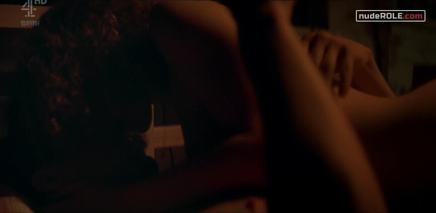 2. Leila nude – Kiss Me First s01e04 (2018)