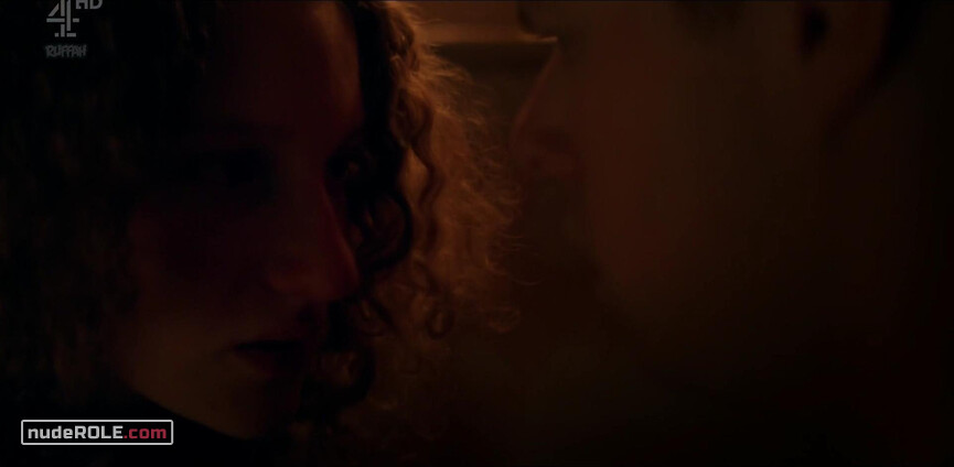 3. Leila nude – Kiss Me First s01e04 (2018)