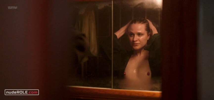 2. Laura Drake nude, Eva sexy – Allure (2018)