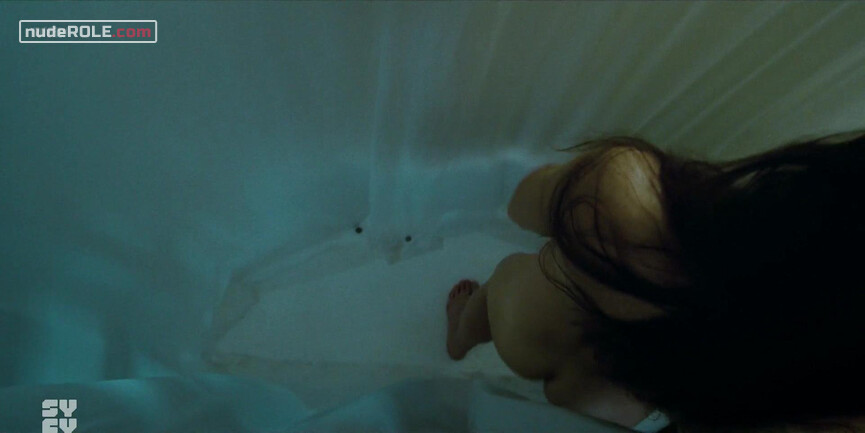 1. Sophia Moon nude – Ghost Wars s01e05 (2017)
