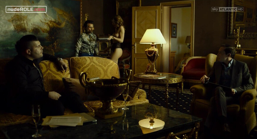 3. Ragazza Hotel Joaquin #2 nude, Ragazza Hotel Joaquin #1 nude – Gomorrah s03e02 (2017)
