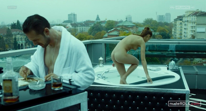 2. Elvana nude – Gomorrah s03e03 (2017)