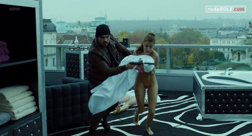 3. Elvana nude – Gomorrah s03e03 (2017)