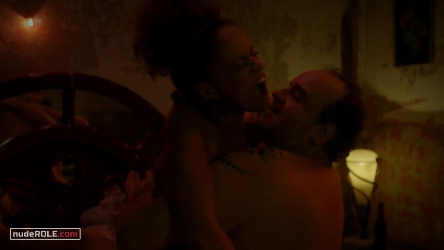 2. Suelen nude – Call Me Bruna s02e07 (2017)