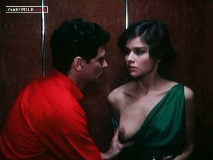 3. Jacqueline nude, Young Marie nude, Marie Colbert sexy – The Trap (1985)