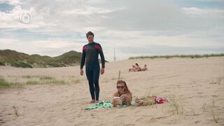Titia van Duin sexy, Roxy sexy – Zomer in Zeeland s01e05 (2018)