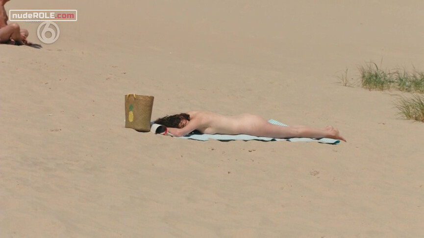 4. Titia van Duin nude – Zomer in Zeeland s01e01 (2018)