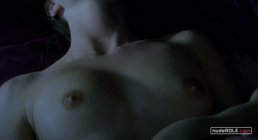 1. Tamsin nude, Mona nude – My Summer of Love (2004)