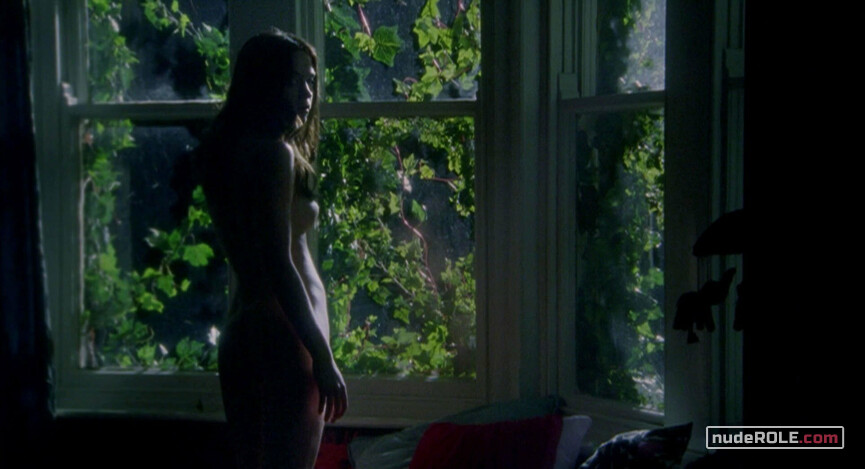 4. Tamsin nude, Mona nude – My Summer of Love (2004)