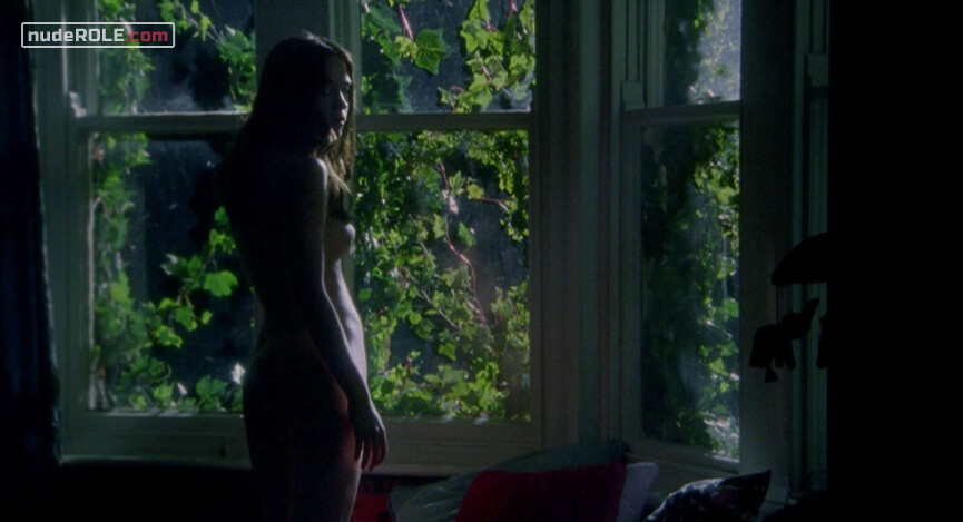 4. Tamsin nude, Mona nude – My Summer of Love (2004)