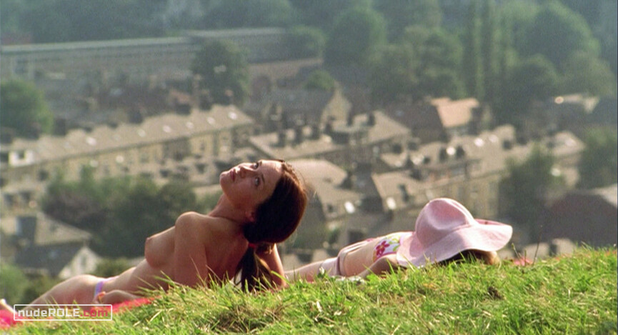 6. Tamsin nude, Mona nude – My Summer of Love (2004)