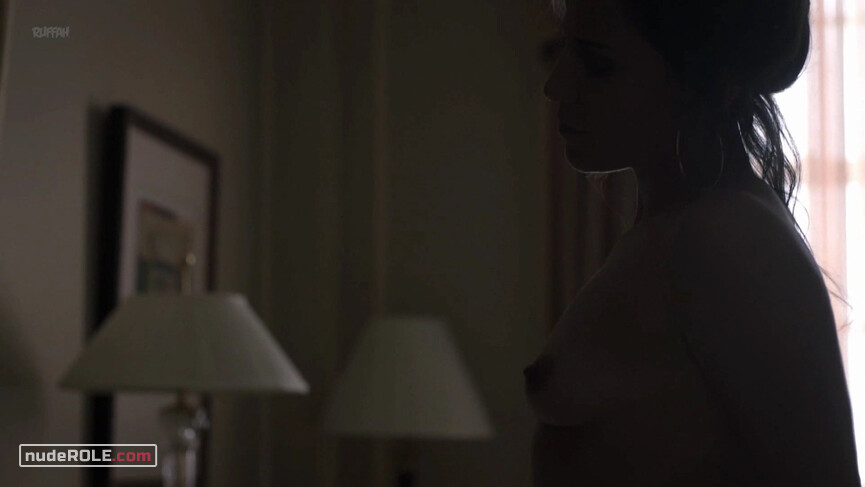 1. Woman nude – Counterpart s01e03 (2018)