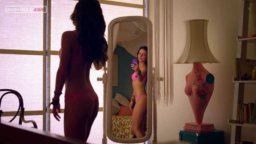4. Areta Pereyra sexy – Dios Inc. s01e03 (2016)