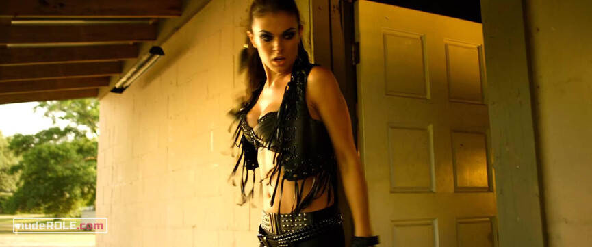1. Jez sexy, Rose nude, Mona sexy – The Baytown Outlaws (2012)