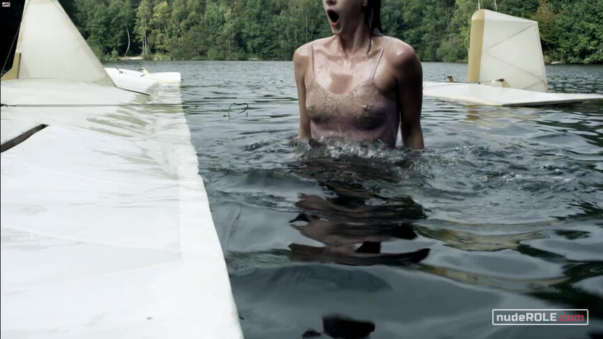 2. Jennifer van Zandt nude – Hindenburg (2011)