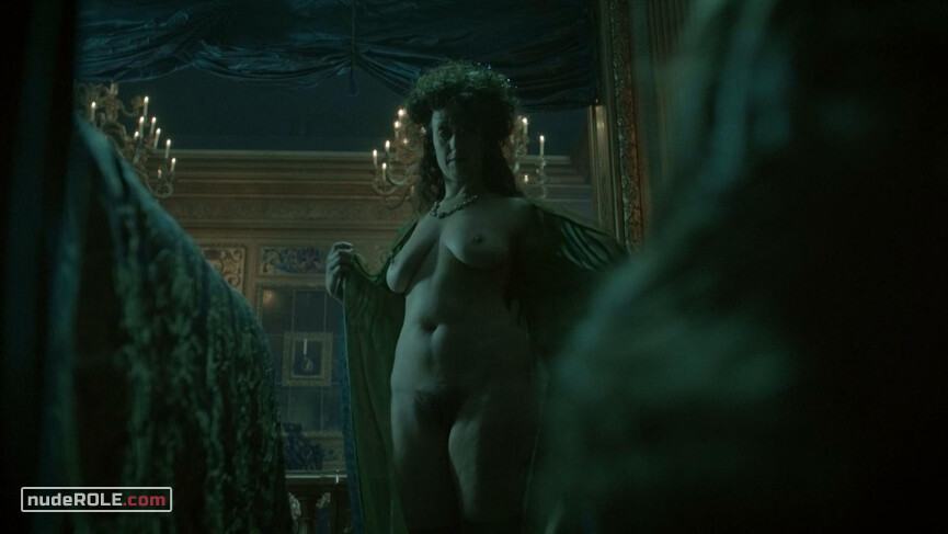 3. Nymphe nude, Sophie nude, Madame de Beauvais nude – Versailles s01e01-03 (2015)