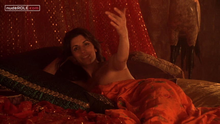 3. Body Double for Woman in Restaurant nude, Sultana Gulbeyaz sexy – Don Juan DeMarco (1995)