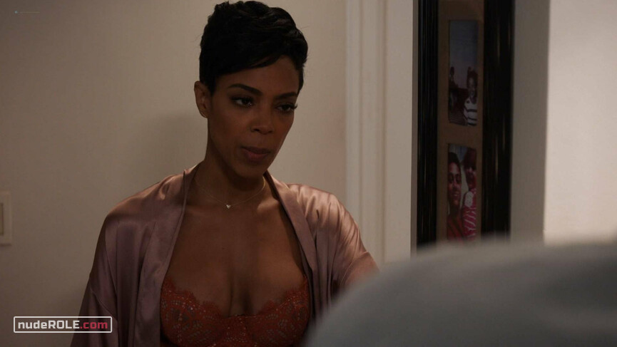 1. Julie Greane sexy – Ballers s03e06 (2017)