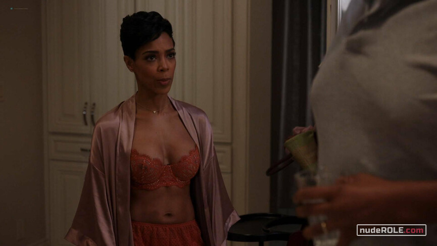 2. Julie Greane sexy – Ballers s03e06 (2017)
