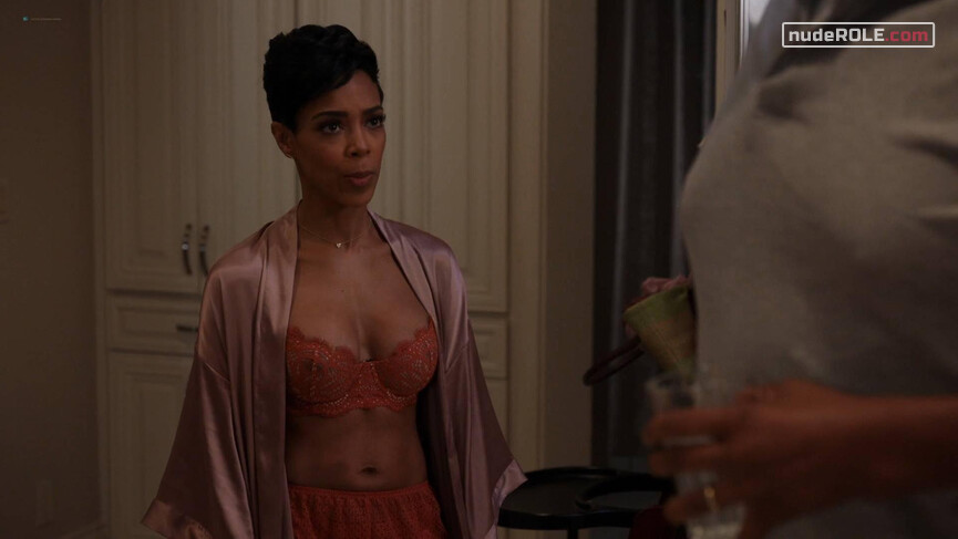 2. Julie Greane sexy – Ballers s03e06 (2017)