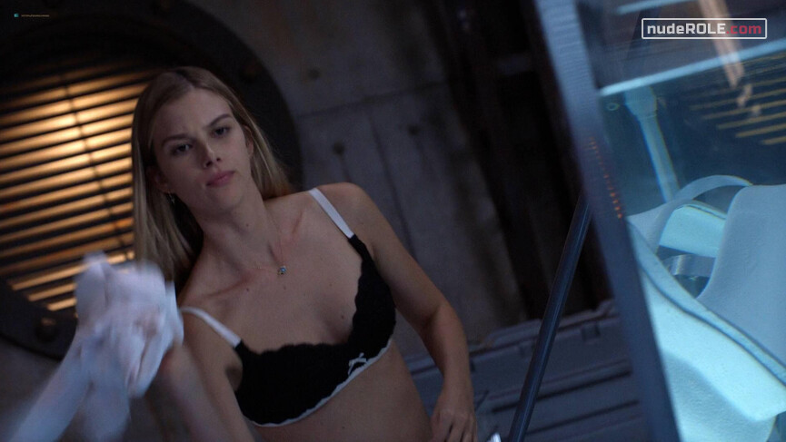 3. Kirsten Clark sexy – Stitchers s03e07 (2017)