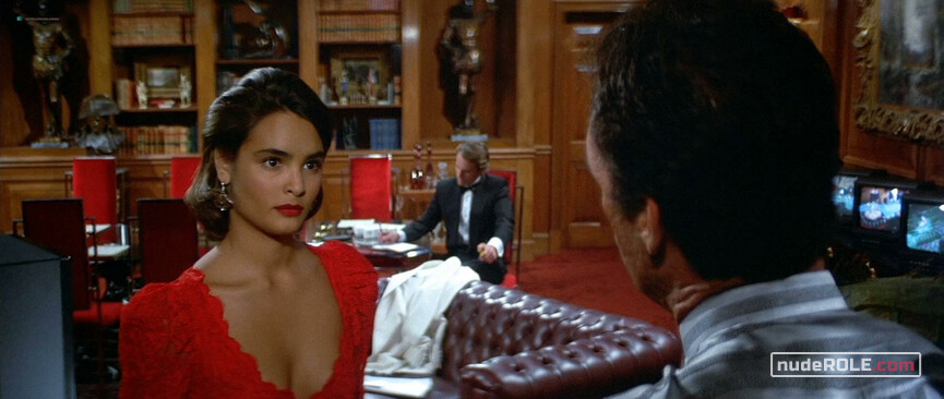 3. Pam Bouvier sexy, Lupe Lamora sexy – Licence to Kill (1989)