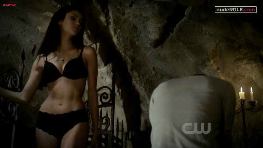 1. Elena Gilbert sexy – The Vampire Diaries s02e11 (2011)
